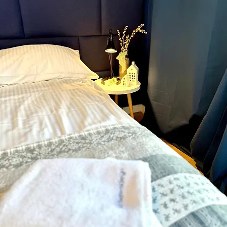 Al-dom Kniewskiego 11 *