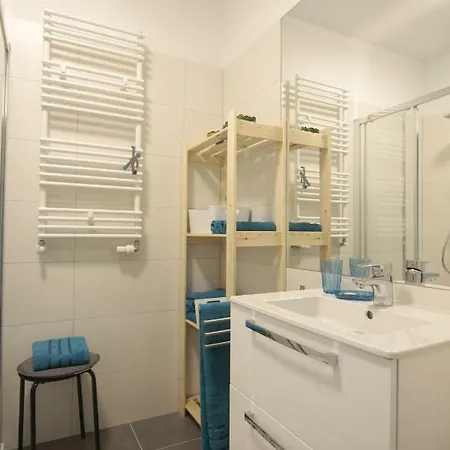 Al-dom Kniewskiego 11 *