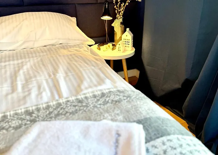 Al-dom Kniewskiego 11 *